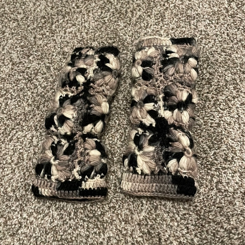 Knitted gloves. Never worn.